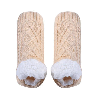 Beige kabelstickade tofflesockor med vita fleecefodrade muddar