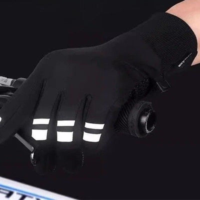 Svart handske med vita reflekterande fingerränder på cykelstyre