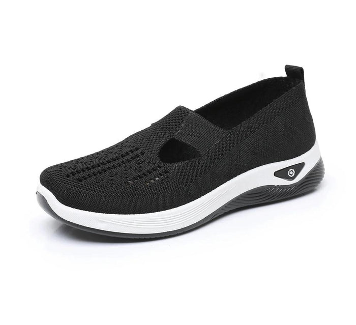 Svart andningsbar slip-on-promenadsko, från sidan