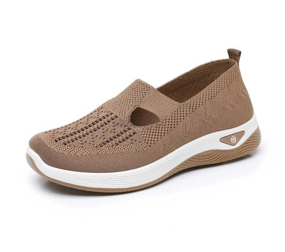 Brun andningsbar slip-on-promenadsko, från sidan