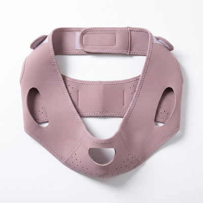 Lilla-rosa støttebandage til kæbelinjen lagt fladt, der viser hele formen